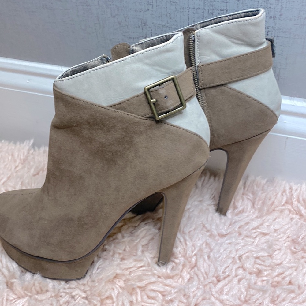 Tan and beige suede high heeled booties!